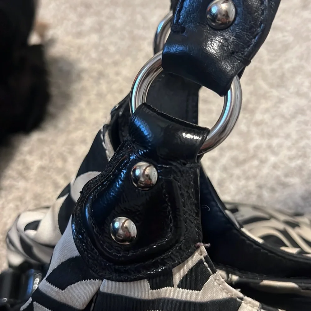 Coach Maggie Shoulder Bag - Picture 6 of 9